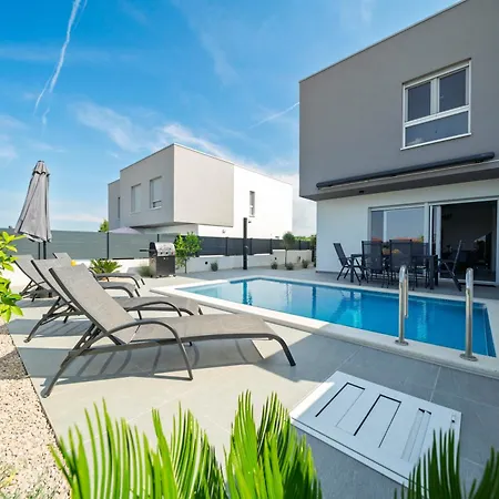 Joja Luxury With Private Pool Villa